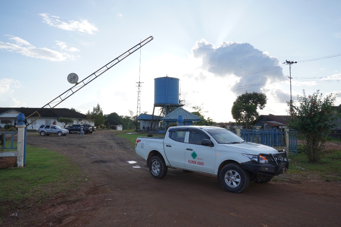 Photo: One of TSE’s medical vehicles in action. As part of the company clinic's outreach program, cars are used to bring health services to isolated locations