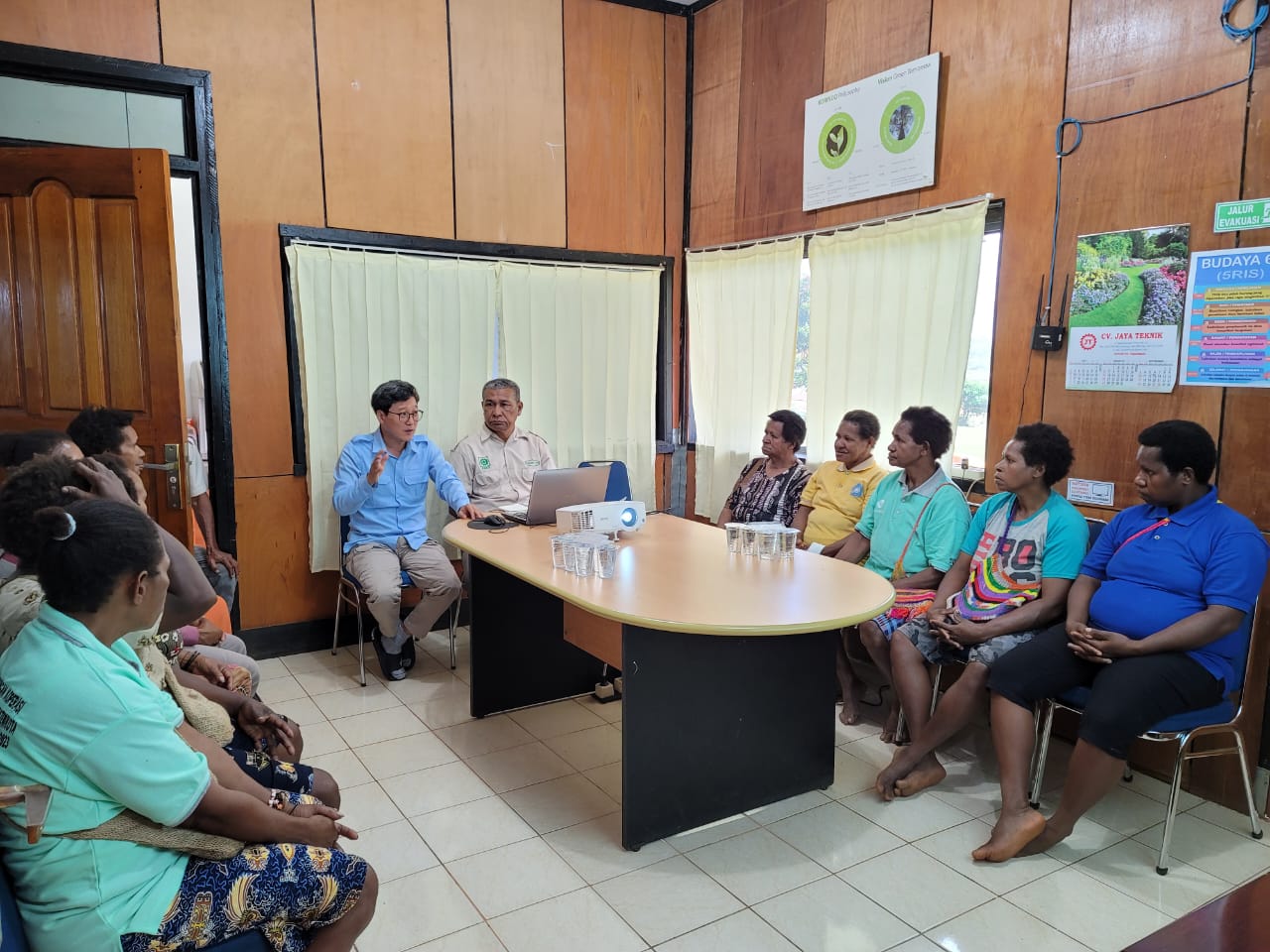 Foto : komunitas tani sagu Kampung Subur bertemu dengan pimpinan di kantor Humas PPA MGT 